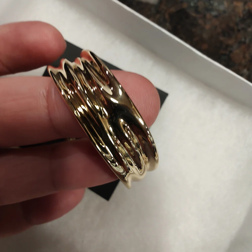 NWT Vince Camuto Gold Hoop Earrings, 1.5
